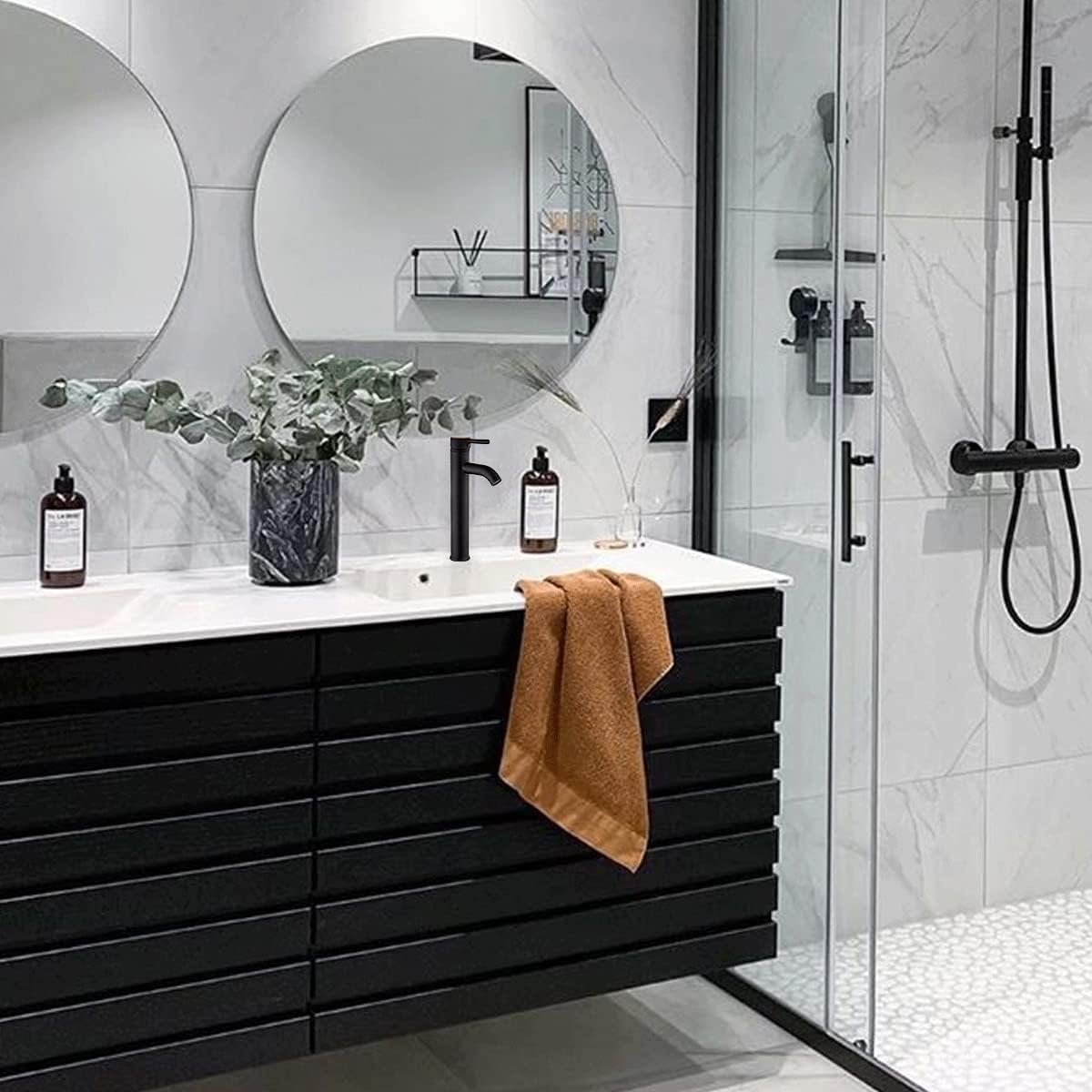 Mezcladora Monomando para Lavabo en Negro Mate, Fabricada en Latón y Zinc, Acabado Antihuellas, Incluye Mangueras e Instalación Rápida 2