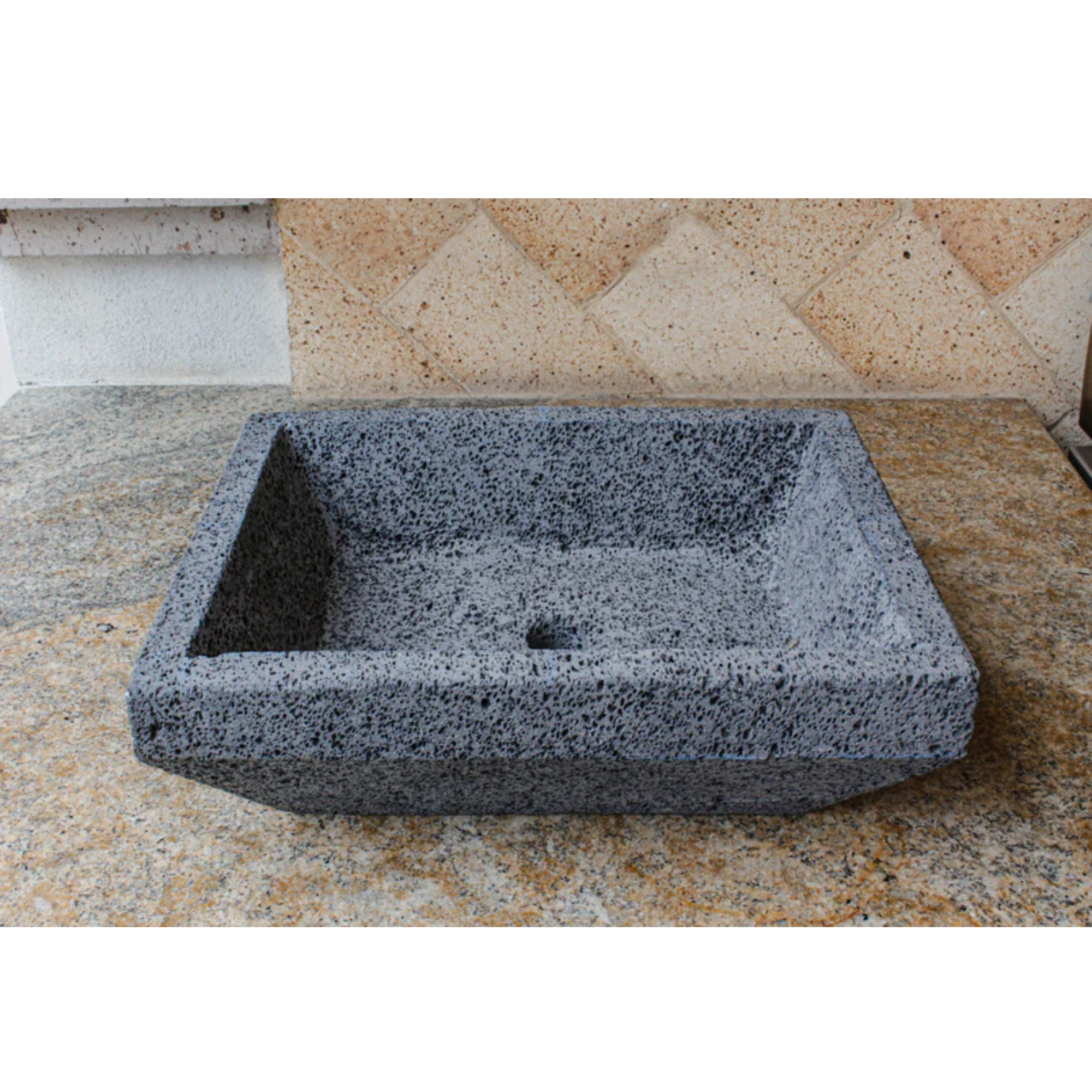 Lavabo Rectangular En Piedra Volcánica, Monomando, Contra Canasta y Kit de Instalación 10